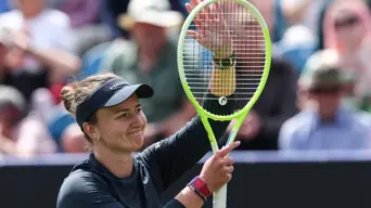 Krejcikova toughs it out in Wimbledon opener, Sinner cruises Krejcikova toughs it out in Wimbledon opener, Sinner cruises