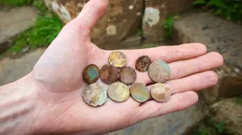 Tourist coins pose giant problem at N. Ireland's famous causeway site Tourist coins pose giant problem at N. Ireland's famous causeway site