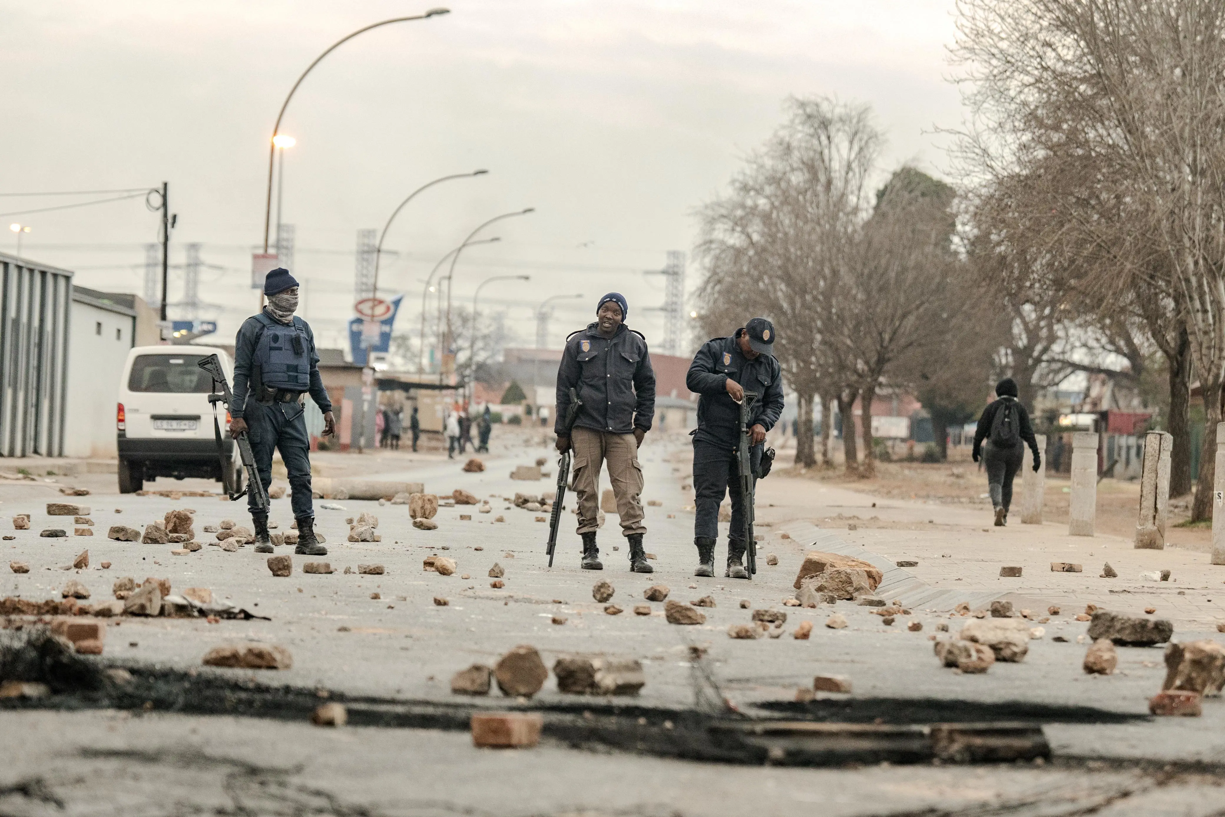 Law enforcement during the protest in Tembisa on 21 July 2025. Picture: Sphamandla Dlamini/EWN Law enforcement during the protest in Tembisa on 21 July 2025. Picture: Sphamandla Dlamini/EWN