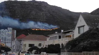 Fire above Boyes drive in CT largely contained, firefighting efforts now focused on Kalk Bay Fire above Boyes drive in CT largely contained, firefighting efforts now focused on Kalk Bay