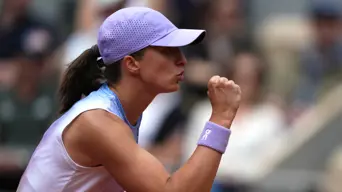 Swiatek and Sabalenka set up French Open semi-final clash as Alcaraz sweeps through Swiatek and Sabalenka set up French Open semi-final clash as Alcaraz sweeps through