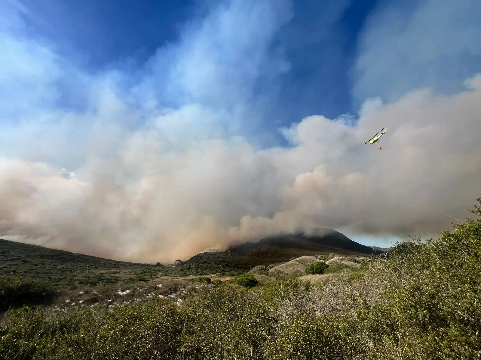 Firefighters are continuing to battle a wildfire in the Silvermine section of Table Mountain National Park.Picture: Clive Maasch Firefighters are continuing to battle a wildfire in the Silvermine section of Table Mountain National Park.Picture: Clive Maasch